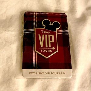 EXCLUSIVE - VIP Tours DISNEY Pin